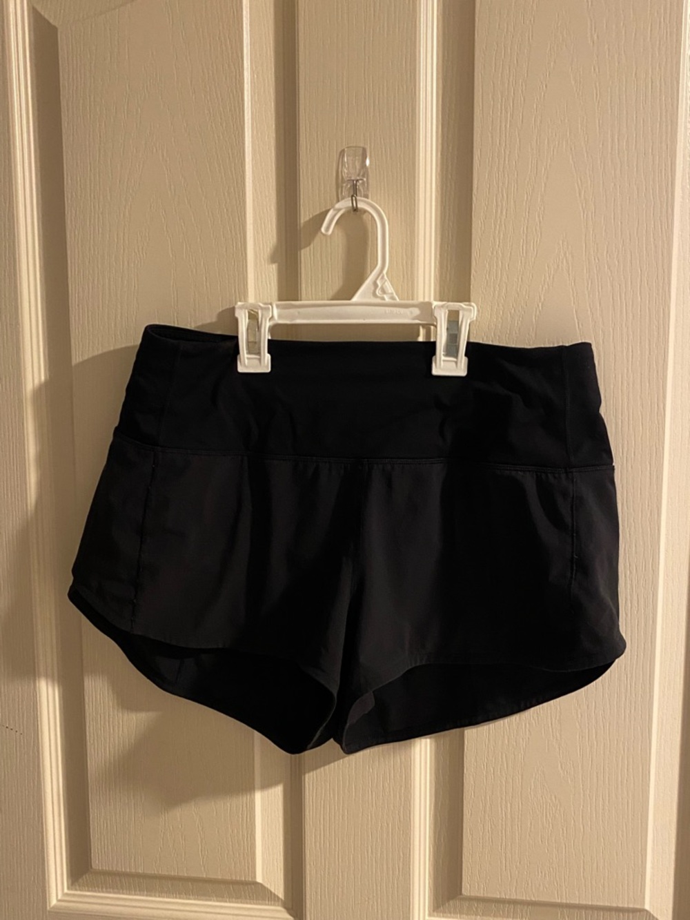 Black Lululemon speed up shorts 2.5”